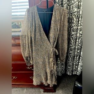 Kimono style dress. Leopard print.